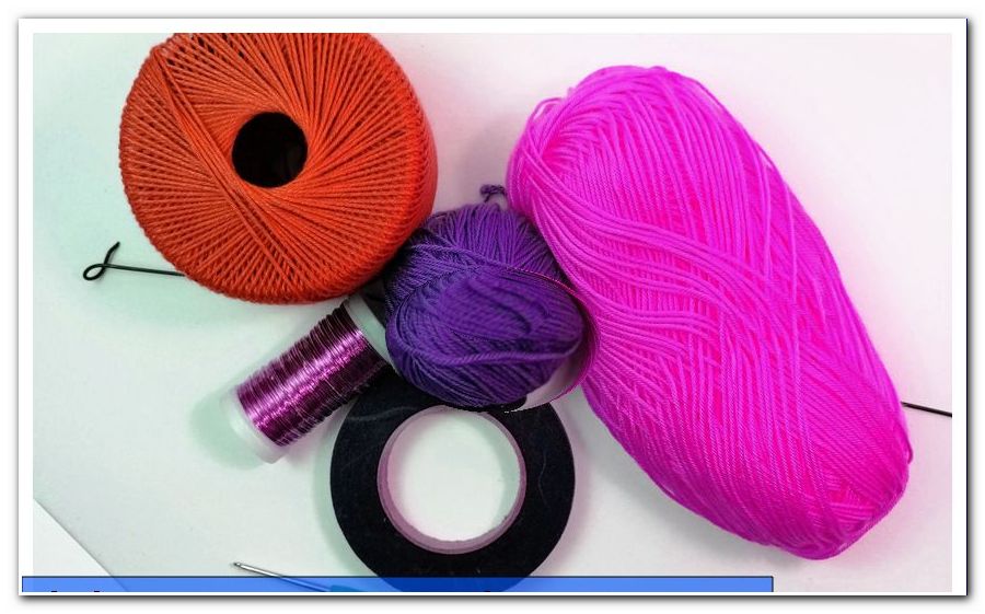 Crochet Poinsettia - Free Crochet Pattern